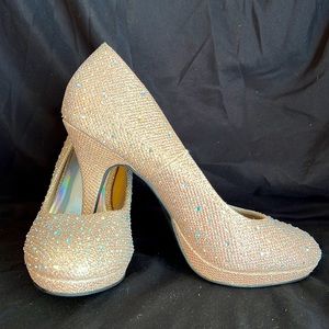 Gold formal heels w rhinestones